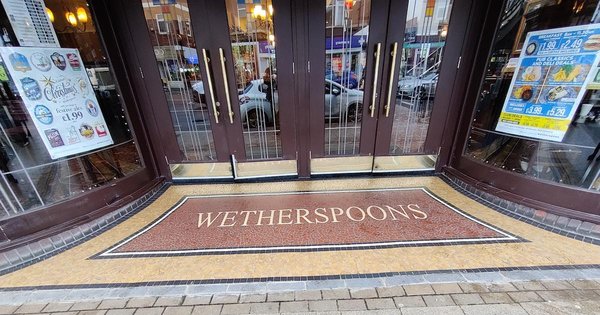 13_sep_wetherspoons_doorstep_mosaic,_the_bishop_vesey,_boldmere_-_2021-12-18_-_andy_mabbett.jpg
