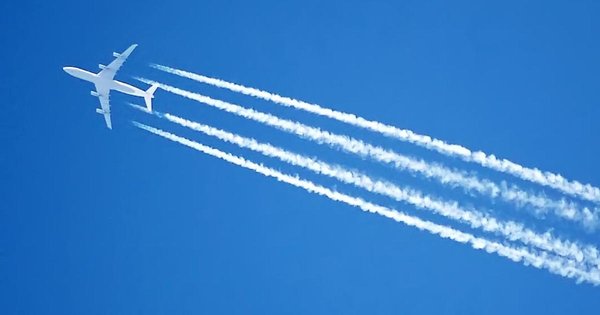 16_sep_contrail.fourengined.arp.jpg