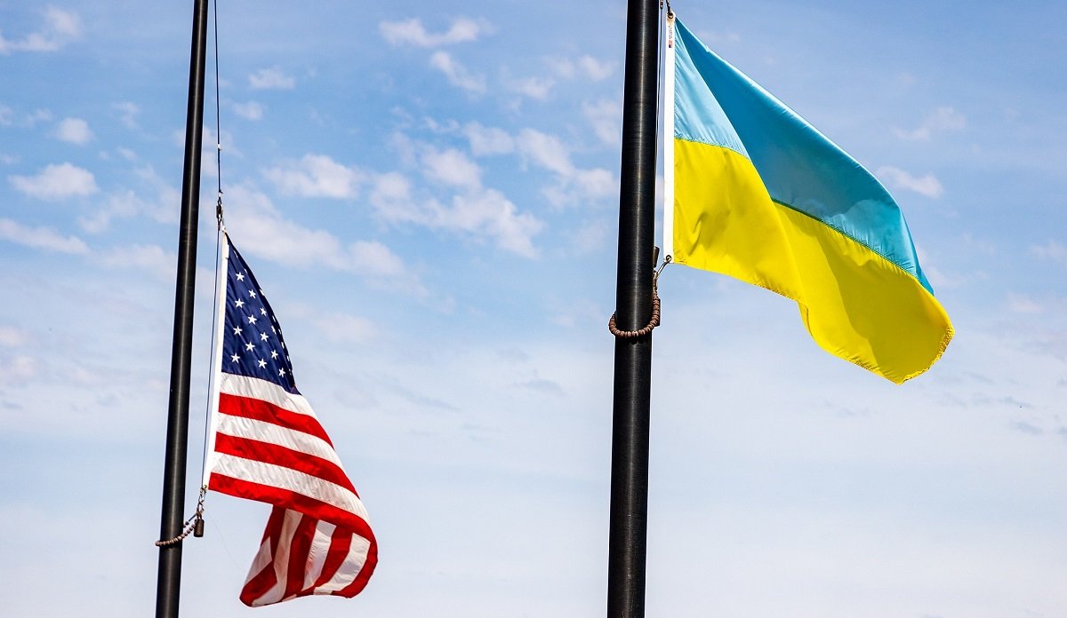 2048px-riverfront_park_dixon_illinois_united_states_ukraine_flags_2022-6562.jpg