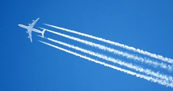 contrail.fourengined.arp_(1).jpg