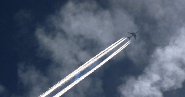 contrails_resized.jpg