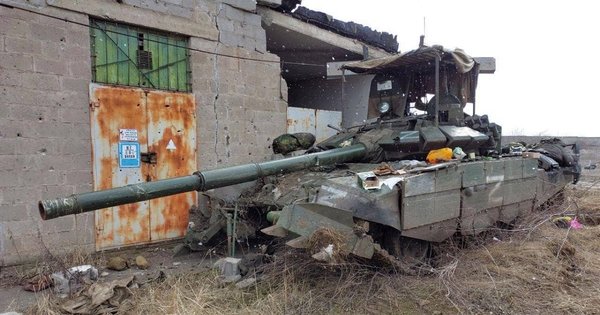 destruction_of_russian_tanks_by_ukrainian_troops_in_mariupol_3.jpg