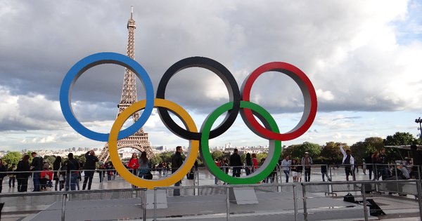 olympic_rings_in_the_place_du_trocadero_in_paris-fotor-20240731165457.png