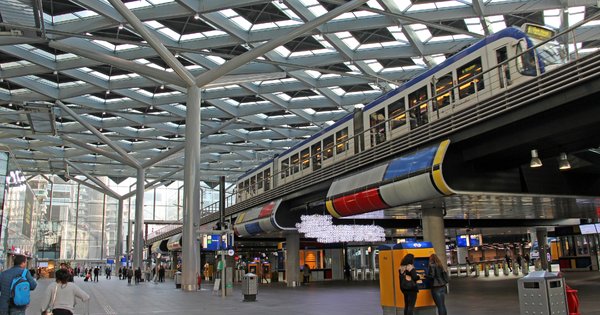 the_hague_train_station_resized.jpg