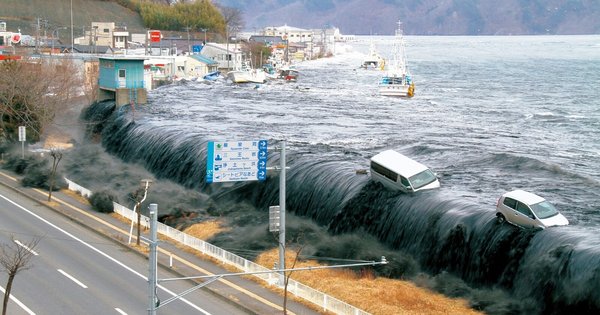tsnuami_japan-_cropped.jpg